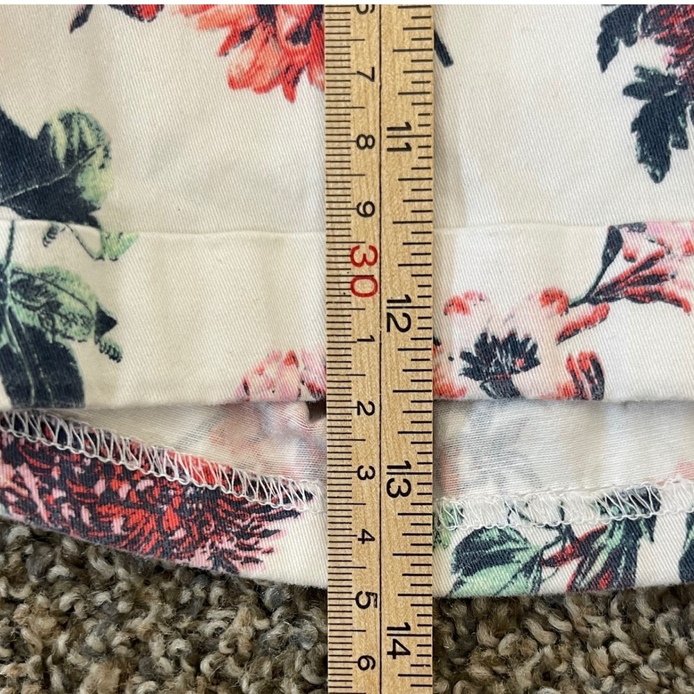 Juniper + Lime‎ Women White Red Floral Cuffed Chino Stretch Shorts Size 4 - Picture 10 of 13